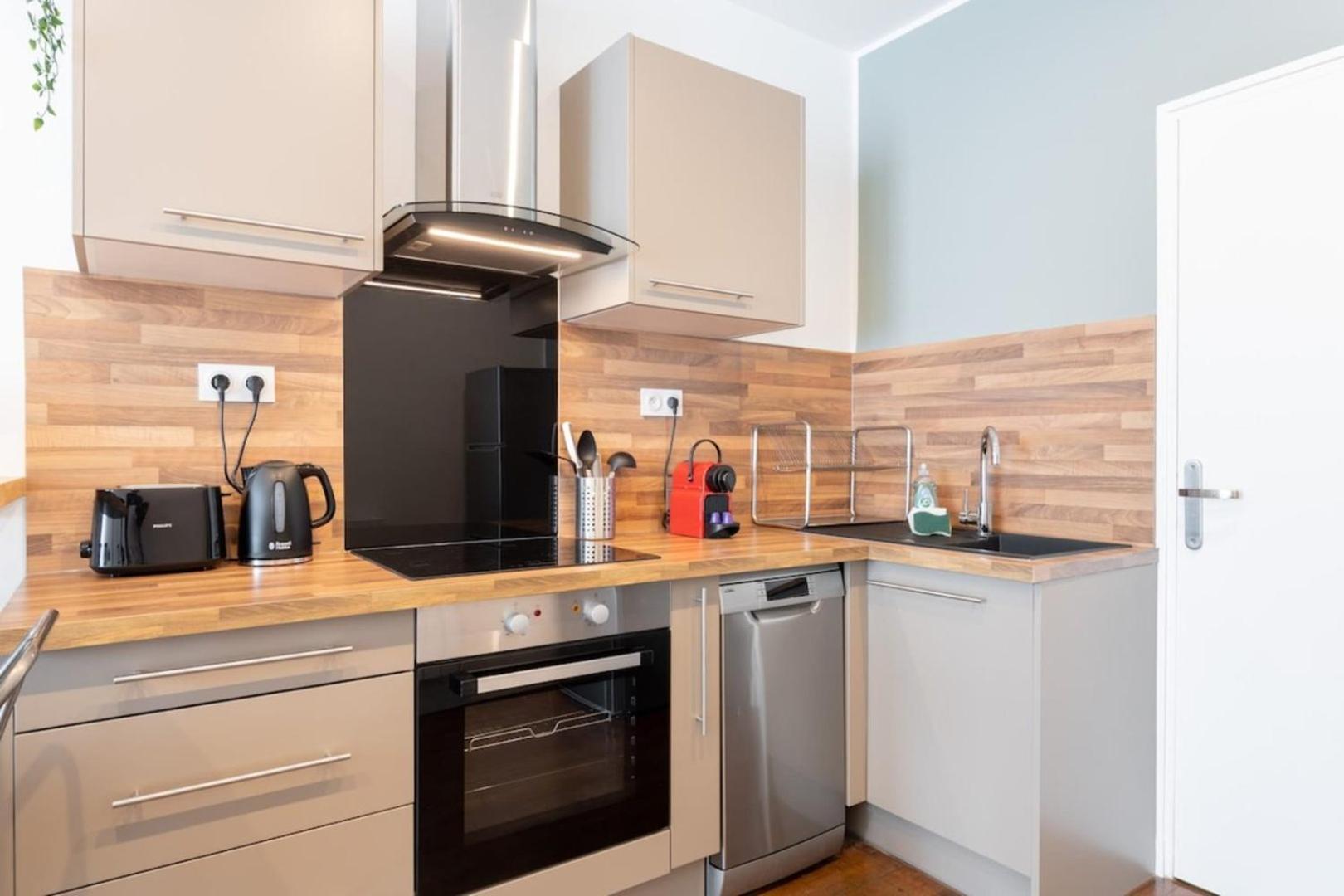 Renovated Apartment 3Bed 2Bath ليل المظهر الخارجي الصورة