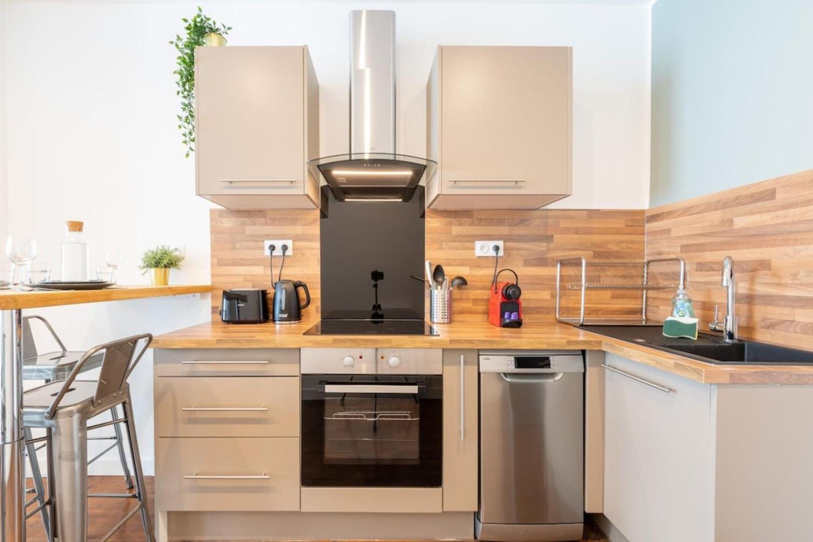 Renovated Apartment 3Bed 2Bath ليل المظهر الخارجي الصورة